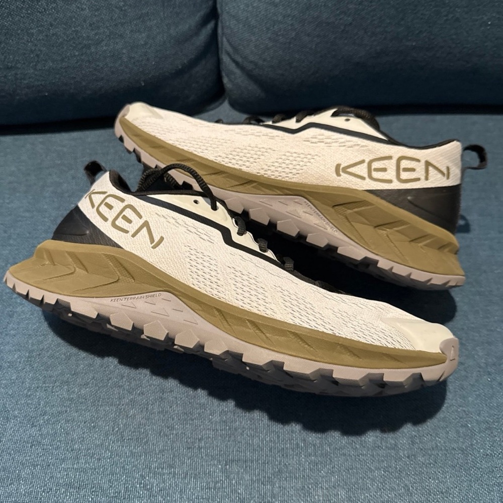 KEEN Men's White and Tan Athletic Shoes